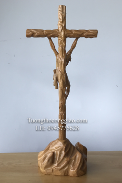 Tượng Chúa Chịu Nạn Trên đồi Gỗ Pơ Mu Cao 40cm (2)